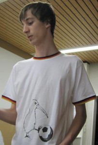 Stolzer Sieger Stefan im Kiwi-Shirt